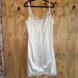 Vintage Body Lites Full Dress Slip Lace Trim Nylon Antron Sz 40